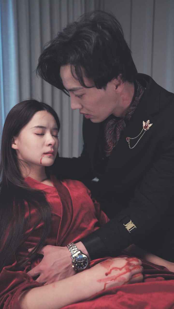 穿进末世后，我与仇人同居了（71集）孟娜